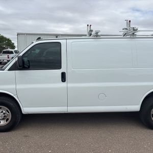 CHEVROLET EXPRESS 2500 - 4
