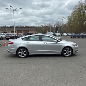 FORD FUSION SE - 10