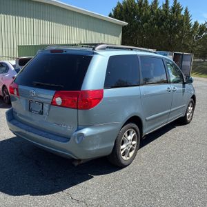 TOYOTA SIENNA - 7