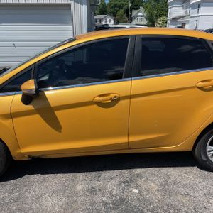 FORD FIESTA SEL - 4