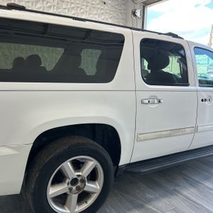 صورة 8 لـ 2014 Chevrolet SUBURBAN LT