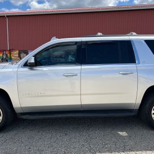 CHEVROLET SUBURBAN LT - 4