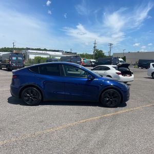 TESLA MODEL Y LONG RANGE - 10