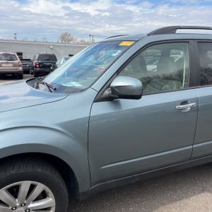 SUBARU FORESTER X PREMIUM - 2