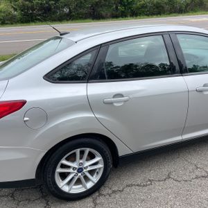 FORD FOCUS SE - 9
