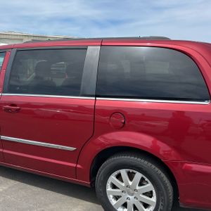 CHRYSLER TOWN AND COUNTRY TOURING - 6