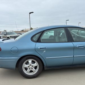 FORD TAURUS SE - 9