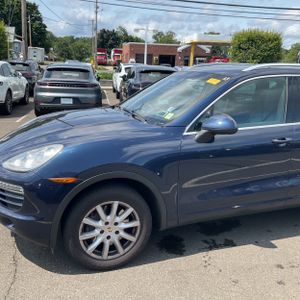 2013 Porsche CAYENNE photo 2