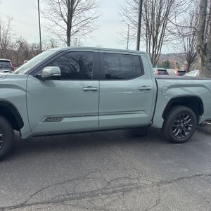Toyota Tundra Platinum HV - 4