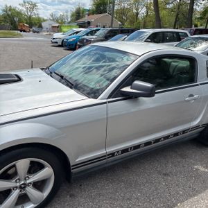 FORD MUSTANG V6 DELUXE - 2