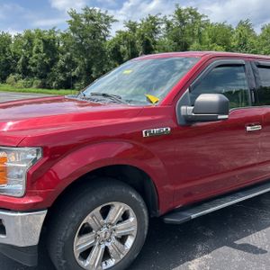 2019 FORD F-150 XLT photo 2