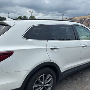 صورة 9 لـ 2017 Hyundai SANTA FE SE