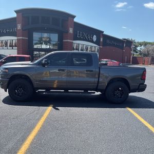 2025 RAM 1500 BIG HORN photo 3
