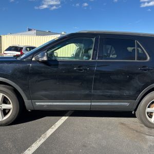 FORD EXPLORER XLT - 4