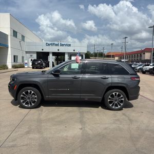 2023 JEEP GRAND CHEROKEE OVERLAND — фото 3