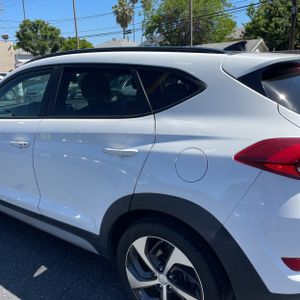 HYUNDAI TUCSON VALUE - 6