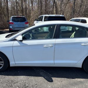 HYUNDAI SONATA SE - 4