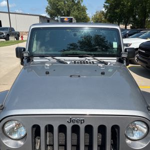 صورة 13 لـ 2015 JEEP WRANGLER UNLIMITED SAHARA