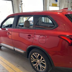 MITSUBISHI OUTLANDER SE - 6