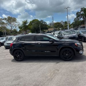 MERCEDES-BENZ GLA - 10