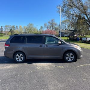 TOYOTA SIENNA - 10