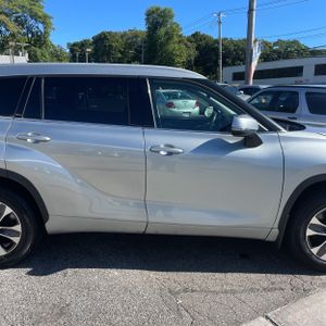 صورة 11 لـ 2022 Toyota HIGHLANDER XLE