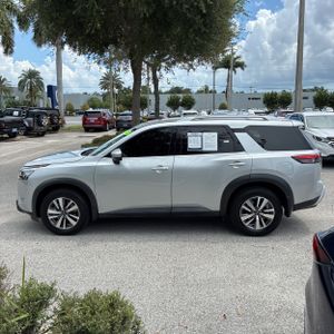 2022 Nissan PATHFINDER SL — фото 3