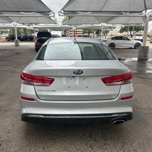KIA OPTIMA LX - 7