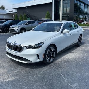 2025 BMW 530I — фото 1