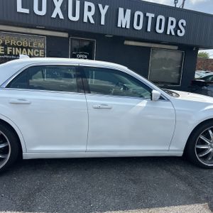 2019 Chrysler 300 TOURING — миниатюра 11
