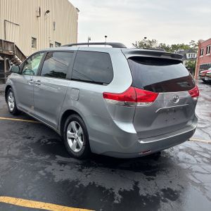 2011 Toyota SIENNA LE 8-PASSENGER — фото 5