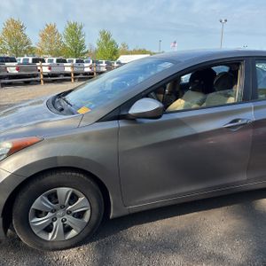 HYUNDAI ELANTRA GLS - 2