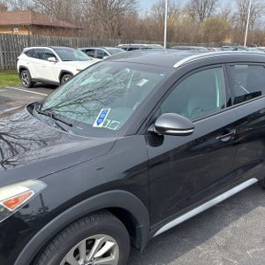 HYUNDAI TUCSON SE PLUS - 2