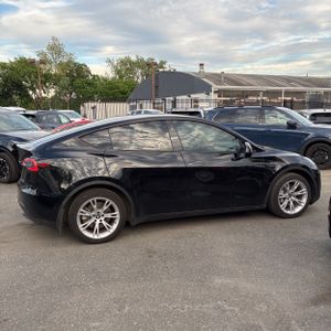 TESLA MODEL Y LONG RANGE - 10