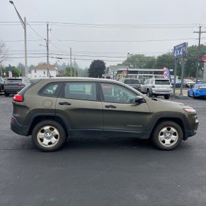 صورة 10 لـ 2016 JEEP CHEROKEE SPORT