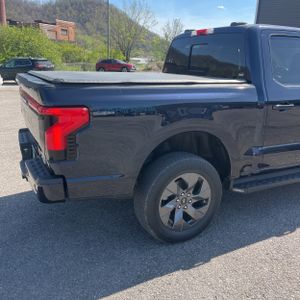 FORD F-150 LIGHTNING LARIAT - 9