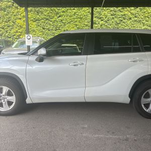 2023 Toyota HIGHLANDER LE — фото 4