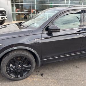 VOLKSWAGEN TIGUAN SE R-LINE BLACK - 2