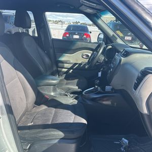 2017 KIA SOUL + — миниатюра 32