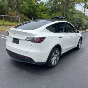 TESLA MODEL Y LONG RANGE - 8