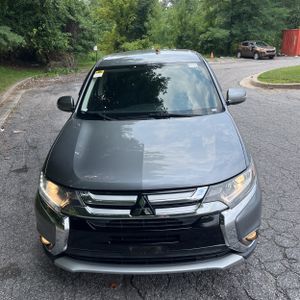 2017 Mitsubishi OUTLANDER SE — миниатюра 15