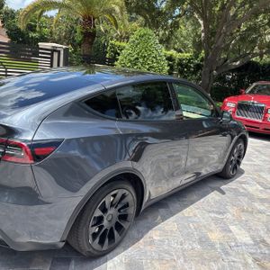 TESLA MODEL Y LONG RANGE - 9