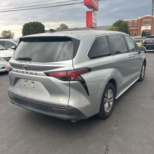 2022 Toyota SIENNA LE 8-PASSENGER — фото 8