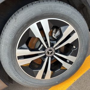2025 Mercedes-BENZ GLB — миниатюра 18