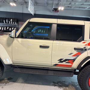 FORD BRONCO - 4