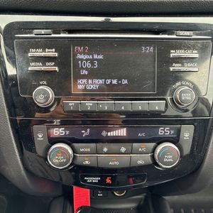 2015 Nissan ROGUE SV thumbnail 37