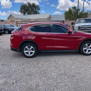 صورة 10 لـ 2018 ALFA Romeo STELVIO BASE