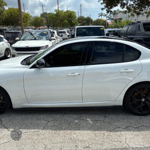 2021 ALFA Romeo GIULIA TI RWD — фото 4