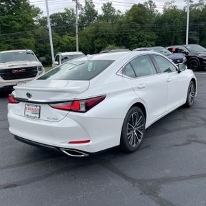 صورة 8 لـ 2024 Lexus ES 350 BASE