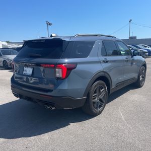 FORD EXPLORER ST - 8
